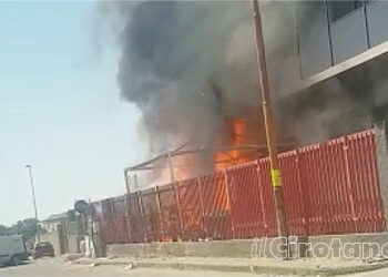 A fuoco un supermercato di Cirò Marina, nessun ferito