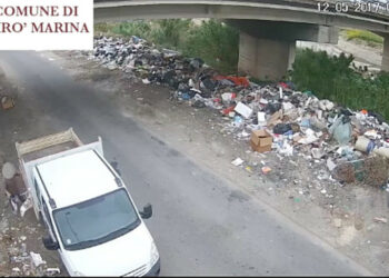Beccati per abbandono selvaggio di Rifiuti a Cirò Marina: il Comune pubblica il primo Video