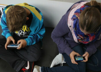 Bambina di 8 anni morta dopo aver tentato di ripetere un “gioco” visto su YouTube