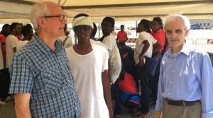 CORBELLI-E-MANOCCIO al porto di Corigliano durante uno degli ultimi sbarchi