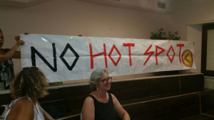 Crotone, Blitz di Azione Identitaria al comune di Crotone, no hotspot