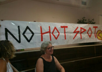 Crotone, Blitz di Azione Identitaria al comune di Crotone, no hotspot