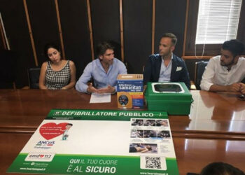 Donato un defibrillatore dai giovani di Confartigianato per “Spiagge Sicure e Mare per Tutti” di Crotone