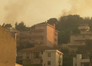 Torretta accerchiata dal fuoco