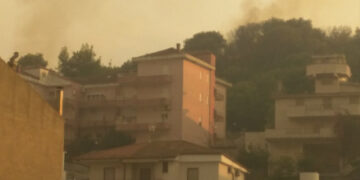 Torretta accerchiata dal fuoco