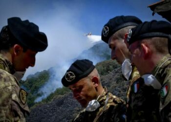 Incendi, Oliverio chiede l’impiego dell’esercito
