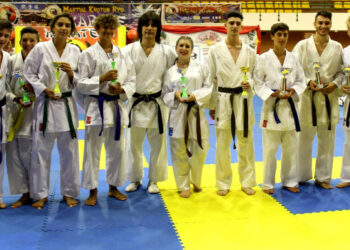 Karate: riconoscimenti sportivi agli atleti e collaboratori della Kroton Ryu al saggio di fine corso 2017