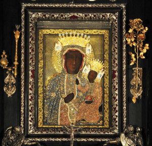 La Madonna di Czestochowa incoronata con i nuovi diademi realizzati dall’orafo Michele Affidato (5)