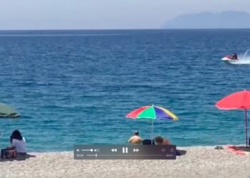 Moto d’acqua fra i bagnanti e guida senza patente, multati dai Carabinieri e Capitaneria di Cirò Marina e Crotone