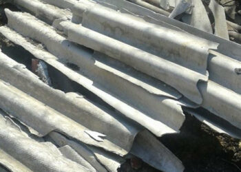 Rinvenute dalla Polizia Ambientale lastre di cemento-amianto (eternit) in zona Saverona a Cirò Marina