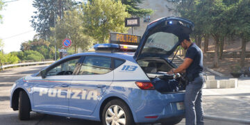 Topo d’auto arrestato dalla Polizia, beccato in flagranza di reato