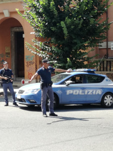 Scoperto dalla Polizia di Stato, covo segreto adibito a veicoli rubati (2)