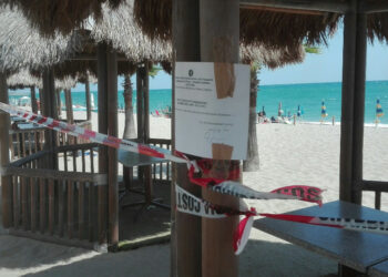 Sequestrate strutture abusive sulla spiaggia di Strongoli Marina