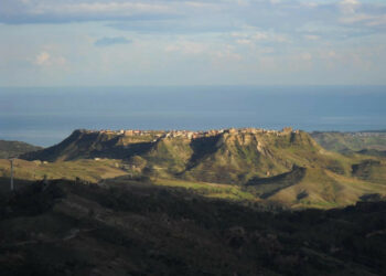 Strongoli, nasce il Comitato Permanente per il “No alla costruzione di impianti di riciclaggio rifiuti”