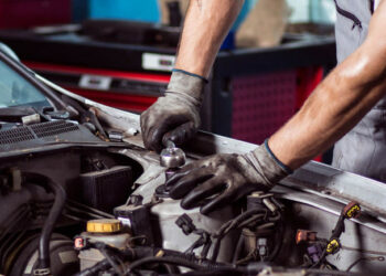 Scoperta Officina abusiva sotto casa, sequestro e multa fino a 15 mila euro