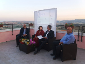 “Guerra d’amore” sul terrazzo dei musei in un suggestivo paesaggio che domina l’antico borgo di Cirò (1)