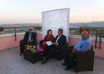“Guerra d’amore” sul terrazzo dei musei in un suggestivo paesaggio che domina l’antico borgo di Cirò