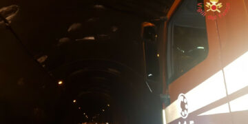 Cede intonaco nella galleria di Marcellinara direzione Catanzaro, colpisce alcune auto in transito