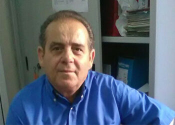 Ciccio Barone va in pensione e saluta i colleghi e gli studenti dell’Istituto Gangale di Ciro’ Marina