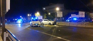 Esce per gettare i rifiuti, anziana travolta da auto mentre attraversa le strisce pedonali e muore