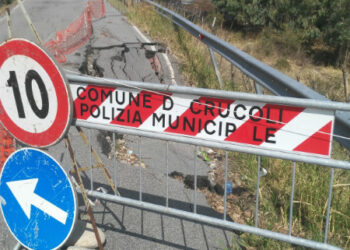 Crucoli, ancora nessun intervento per la pericolosa frana sulla provinciale SP1