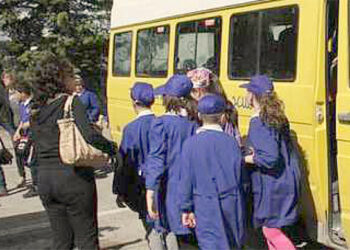 Il Ministero è responsabile dell’incidente subito dallo scolaro investito dal bus fuori da scuola