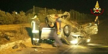 Incidente stradale nella zona industriale di Crotone, estratto un uomo inzuppato di carburante