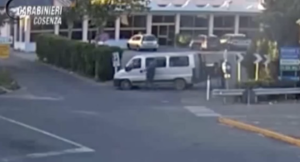 Paga in base al colore della pelle, arrestati due fratelli