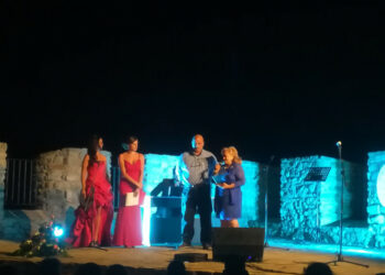 Poesia, la Prof.ssa Arcuri ringrazia “Le quattro porte” e l’Amministrazione comunale di Cirò