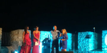 Poesia, la Prof.ssa Arcuri ringrazia “Le quattro porte” e l’Amministrazione comunale di Cirò