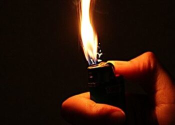 Tentano di appiccare un incendio vicino abitazioni e parrocchia a Crotone, Arrestati due piromani