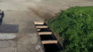 Tentano di rubare griglie in ferro per tombini, beccata una coppia dalla Polizia di Stato