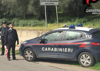 Viene tamponato e spara 4 colpi di pistola, arrestato per porto illegale di arma e tentato omicidio