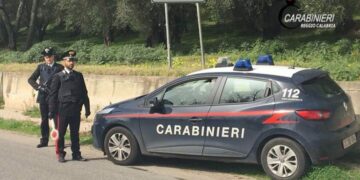 Viene tamponato e spara 4 colpi di pistola, arrestato per porto illegale di arma e tentato omicidio