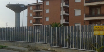 A Cutro la Caserma dell’Esercito non si farà più. Chi pagherà l’enorme spreco di risorse pubbliche?