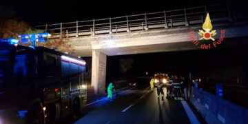 Caduta parti di intonaco dal cavalcavia posto tra le gallerie di Marcellinara sulla SS280