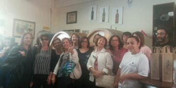 Gli alunni fanno rivivere l’antica tradizione di fare il mosto nell’azienda “Brigante” di Cirò