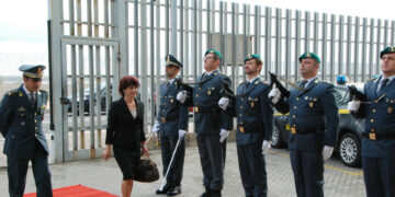 Il Prefetto di Crotone visita il Comando Provinciale della Guardia di Finanza