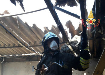 In fiamme un abitazione a Sellia Marina