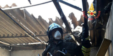 In fiamme un abitazione a Sellia Marina