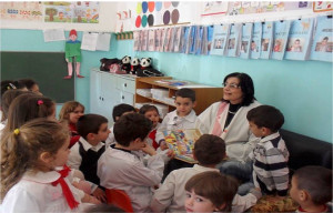 Inaugurata giornata a Strongoli il villaggio dei libri della maestra Teresa1