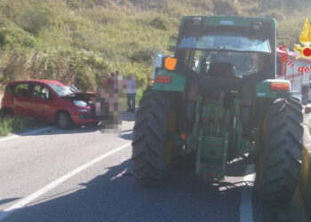 Incidente stradale sulla provinciale a Squillace, coinvolti una Fiat Panda ed un Trattore