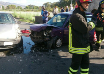 Incidente stradale sulla vecchia SS106, soccorsi dai Vigili del Fuoco