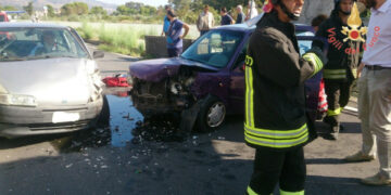 Incidente stradale sulla vecchia SS106, soccorsi dai Vigili del Fuoco