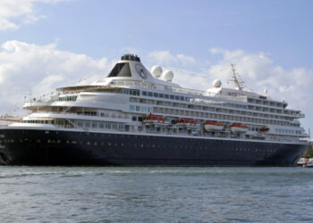 Domenica 8 ottobre arriva nel porto di Crotone la nave da Crociera Ms Prinsendam