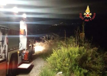 Ritrovato vivo anziano disperso, recuperato dai Vigili del Fuoco in fondo a un dirupo