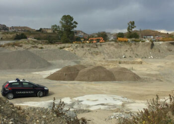 Rocca di Neto: rubavano inerti dal fiume Neto, due arresti
