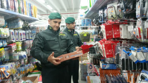 Sequestrati 21 mila prodotti illegali, 10 denunce e segnalate 11 persone per abusivismo commerciale