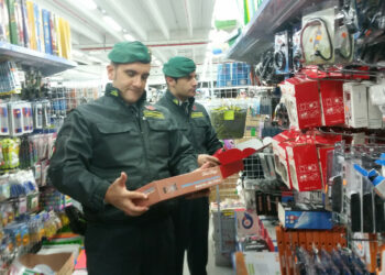 Sequestrati 21 mila prodotti illegali, 10 denunce e segnalate 11 persone per abusivismo commerciale