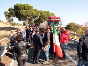“L’Eclatante protesta” del primo cittadino di Amendolara ottiene la partecipazione di 20 persone (1)